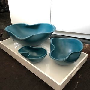 Set of Jonathan Adler WIGGLE bowls in Navy. Large, medium and small. Stacking.